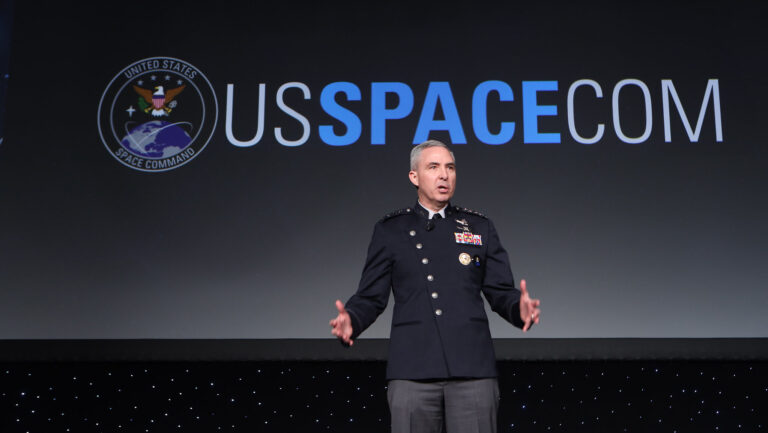 SPACECOM a besoin de plus de capacités pour cibler les adversaires spatiaux (Whiting)