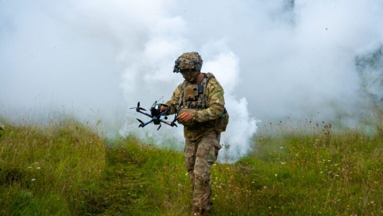 L&rsquo;armée dispose de suffisamment de drones pour chaque unité, elle doit maintenant former les soldats à leur utilisation