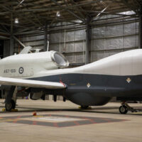 Les MQ-4C Tritons australiens et les MC-55A Peregrines atteignent leur capacité opérationnelle initiale