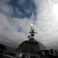 Les États-Unis et le Royaume-Uni testent le SM-6 et d&rsquo;autres missiles sur la frégate cible SINKEX