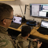 L&rsquo;armée est « propriétaire de la nuit » ; maintenant il doit posséder le spectre électromagnétique