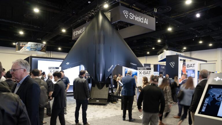 La Marine et Shield AI investissent beaucoup d&rsquo;argent dans le développement du drone X-BAT
