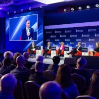 Le ministre polonais de la Défense appelle l&rsquo;industrie américaine à établir des installations européennes