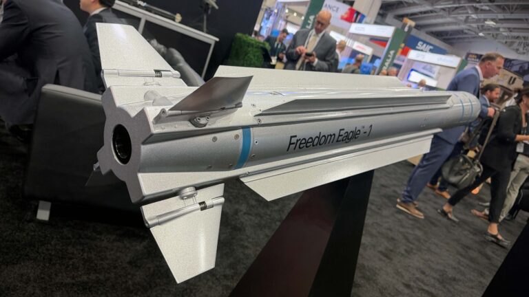 Missiles, drones et armes de défense aérienne à profusion : images du dernier jour d&rsquo;AUSA