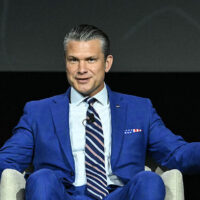 Hegseth utilise l&rsquo;AUSA pour promouvoir l&rsquo;autonomie et l&rsquo;investissement « générationnel » dans la défense