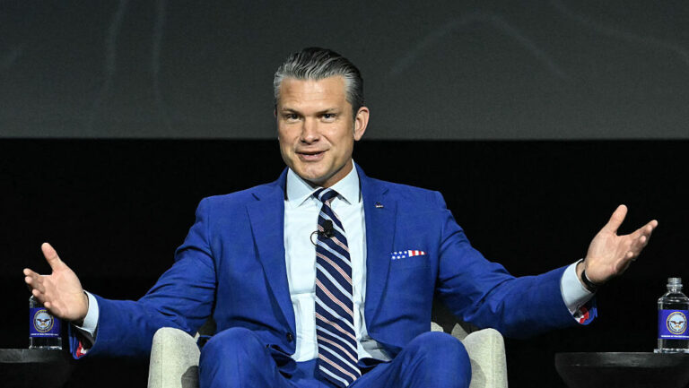 Hegseth utilise l&rsquo;AUSA pour promouvoir l&rsquo;autonomie et l&rsquo;investissement « générationnel » dans la défense