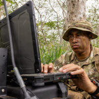 L&rsquo;armée ressent des « douleurs de croissance » en intégrant la technologie Anduril NGC2 à ses anciennes communications
