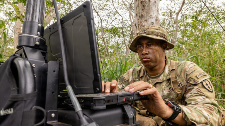 L&rsquo;armée ressent des « douleurs de croissance » en intégrant la technologie Anduril NGC2 à ses anciennes communications